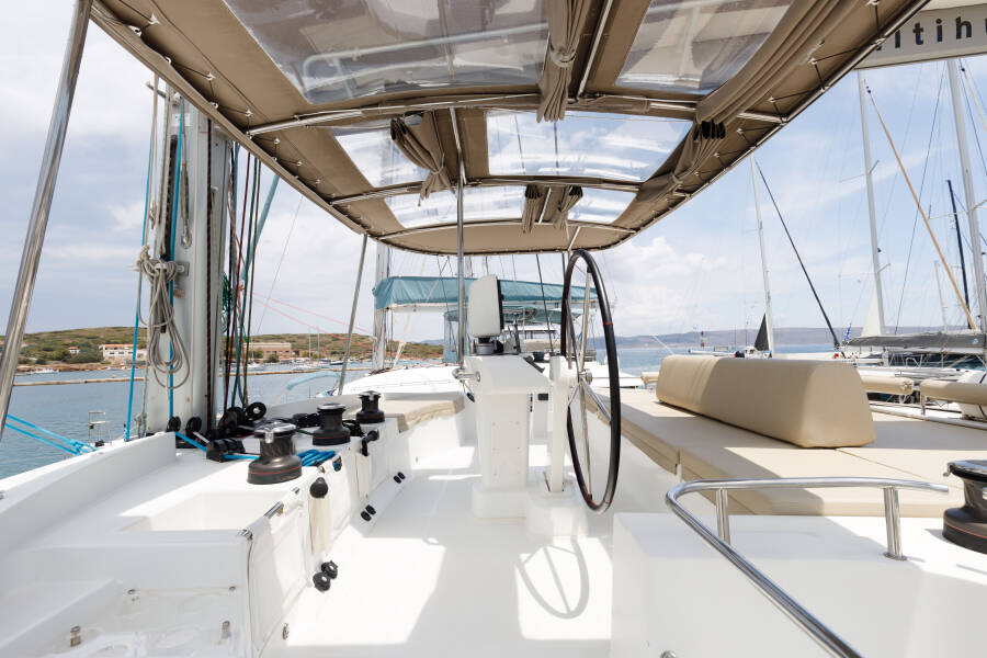 Lagoon 52