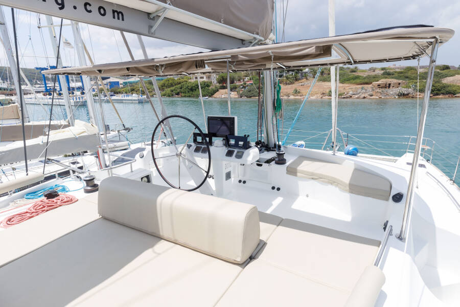 Lagoon 52