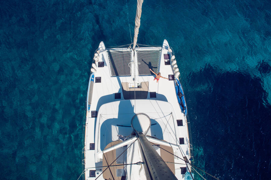 Lagoon 52