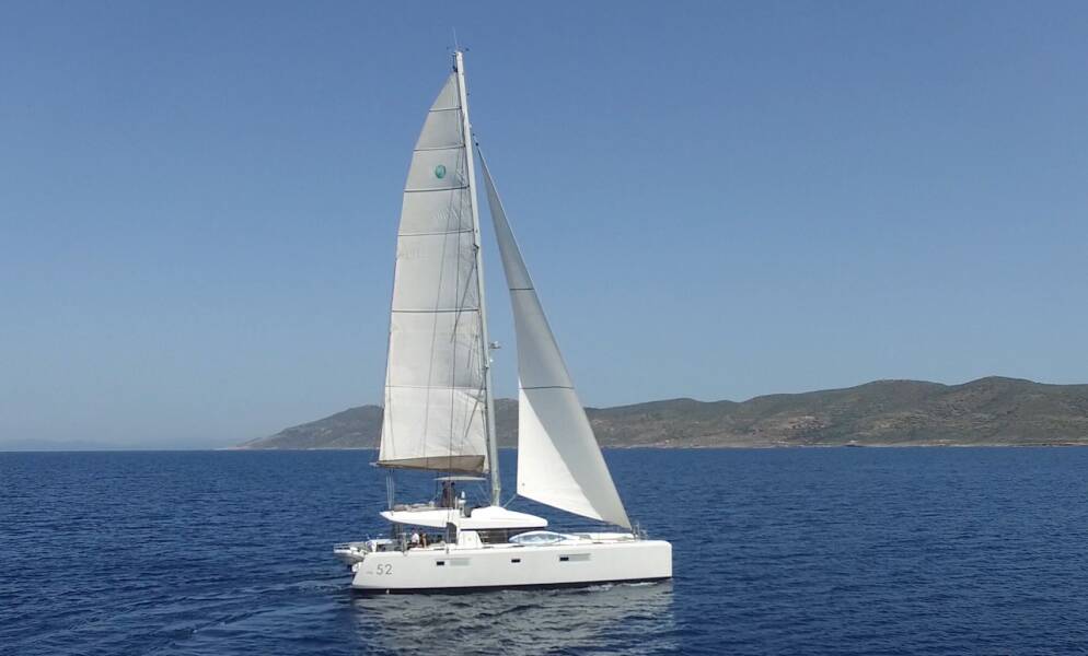 Lagoon 52