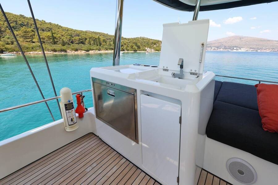 Lagoon 55