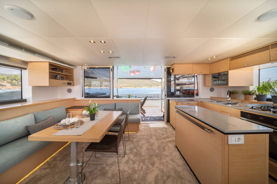 Lagoon 560