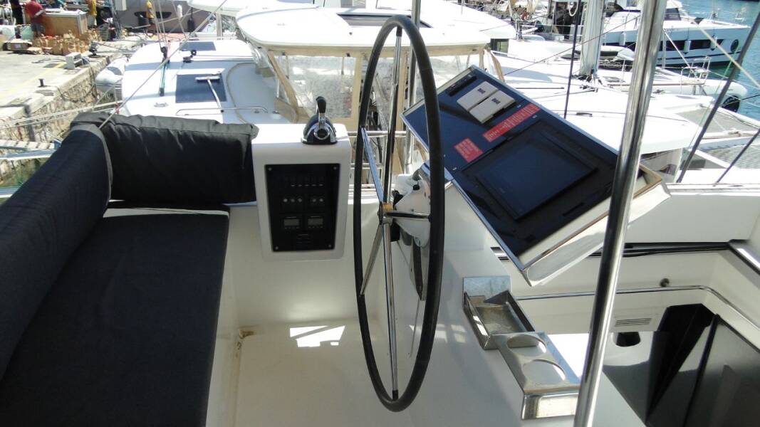 Lagoon 620