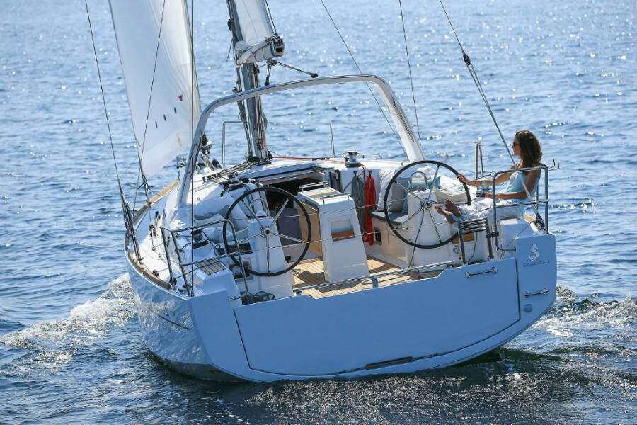 Oceanis 35