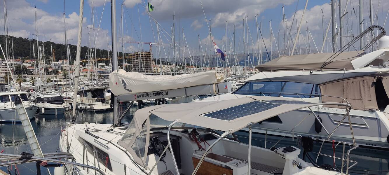 Oceanis 37.1
