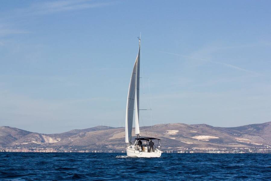 Oceanis 38