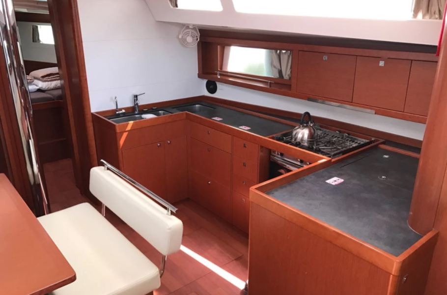 Oceanis 48