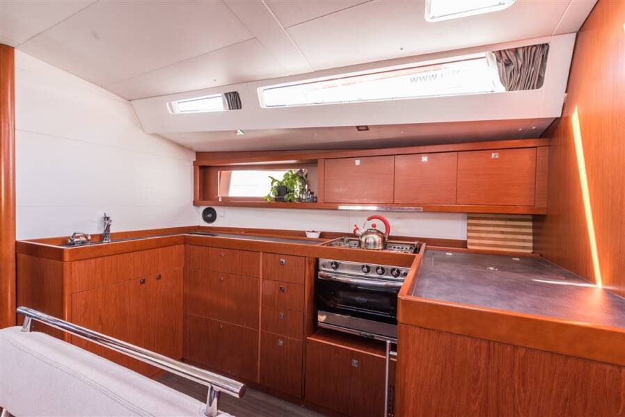 Oceanis 48