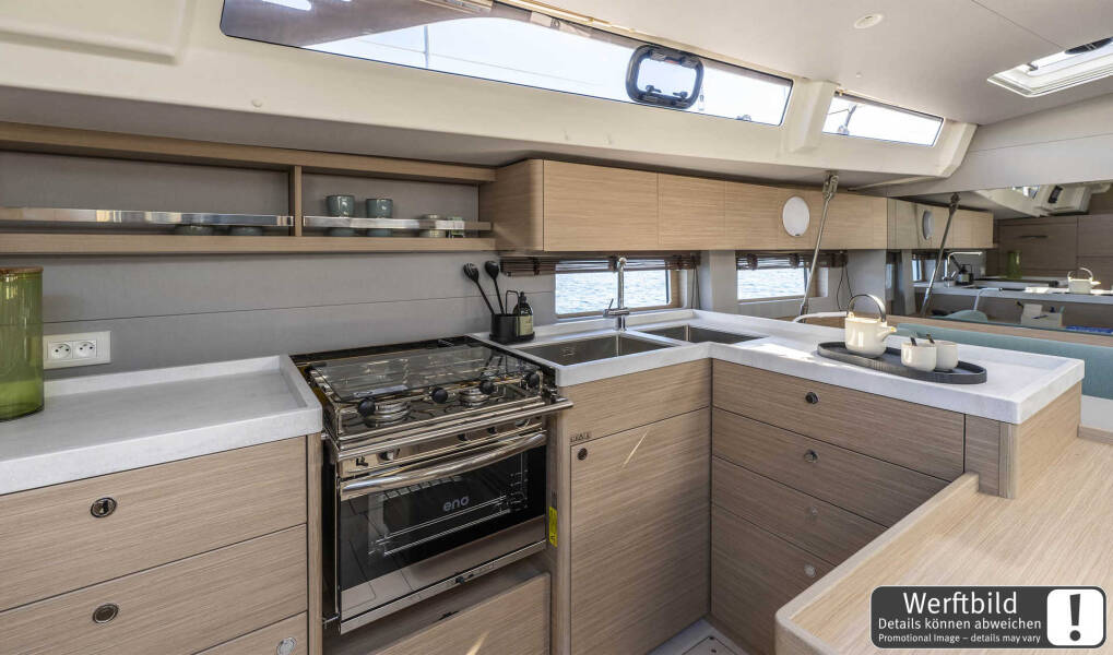 Oceanis 52