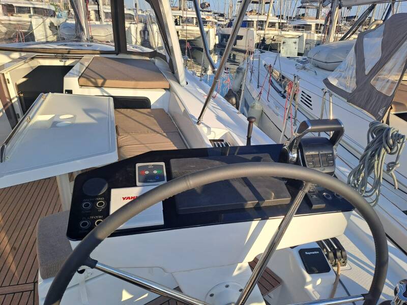 Oceanis 52