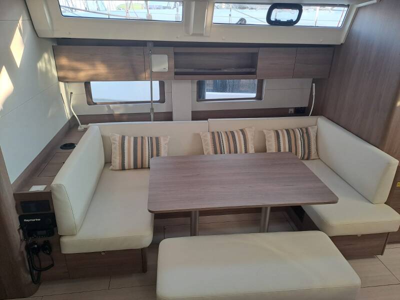 Oceanis 52