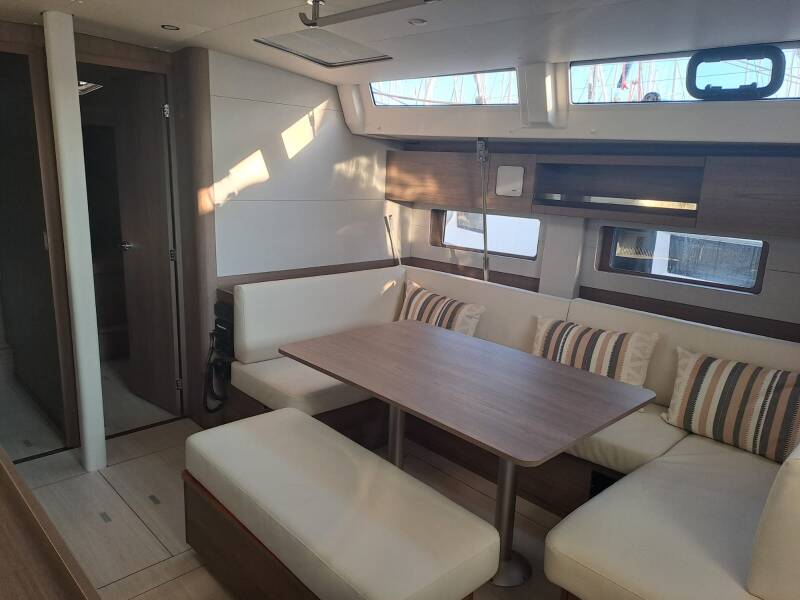 Oceanis 52