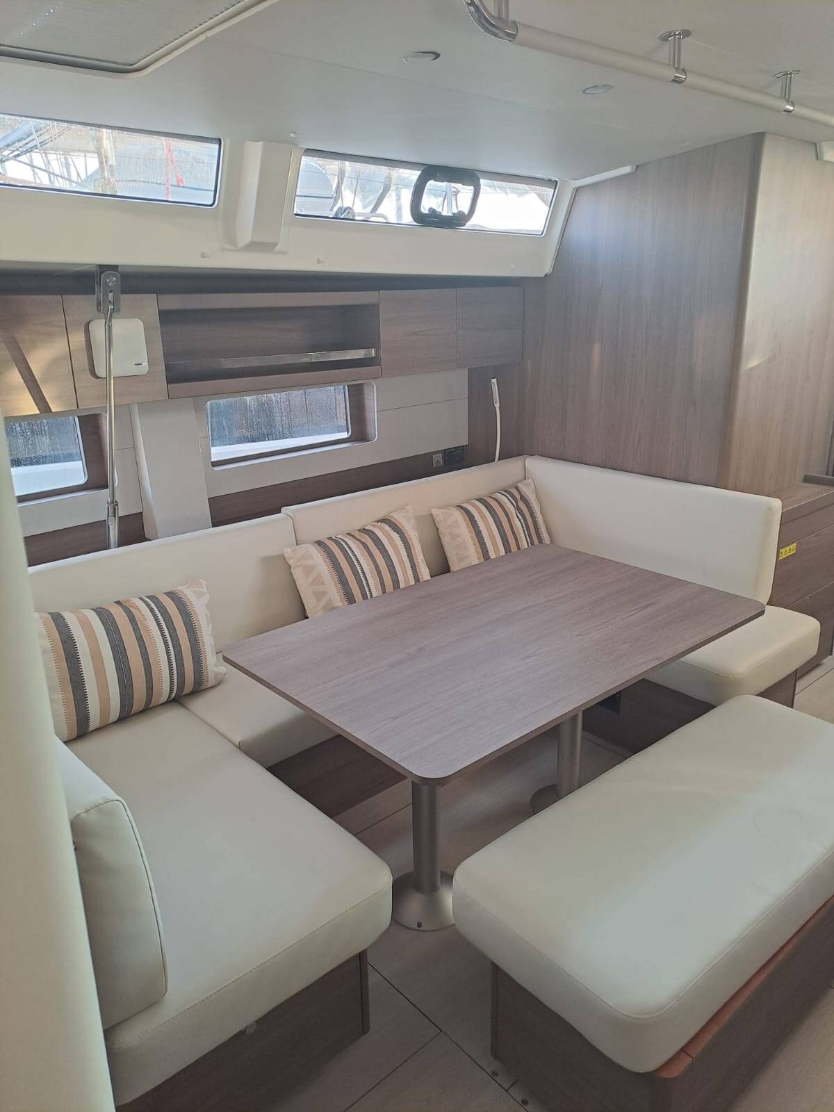 Oceanis 52