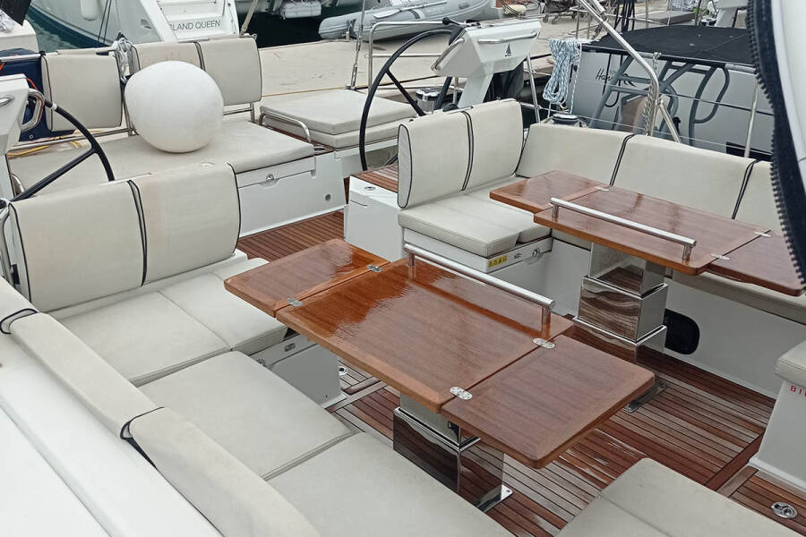 Oceanis Yacht 62