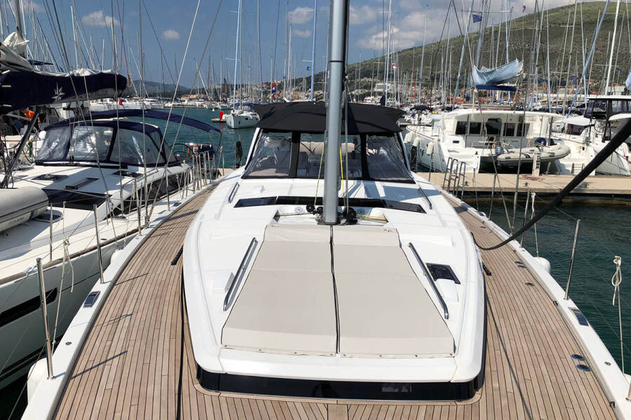 Oceanis Yacht 62