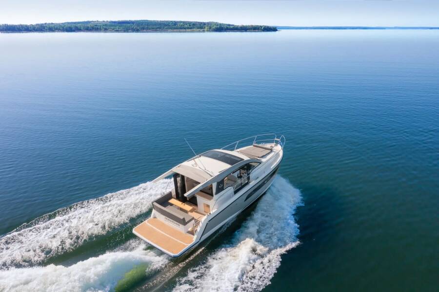 Sealine C335
