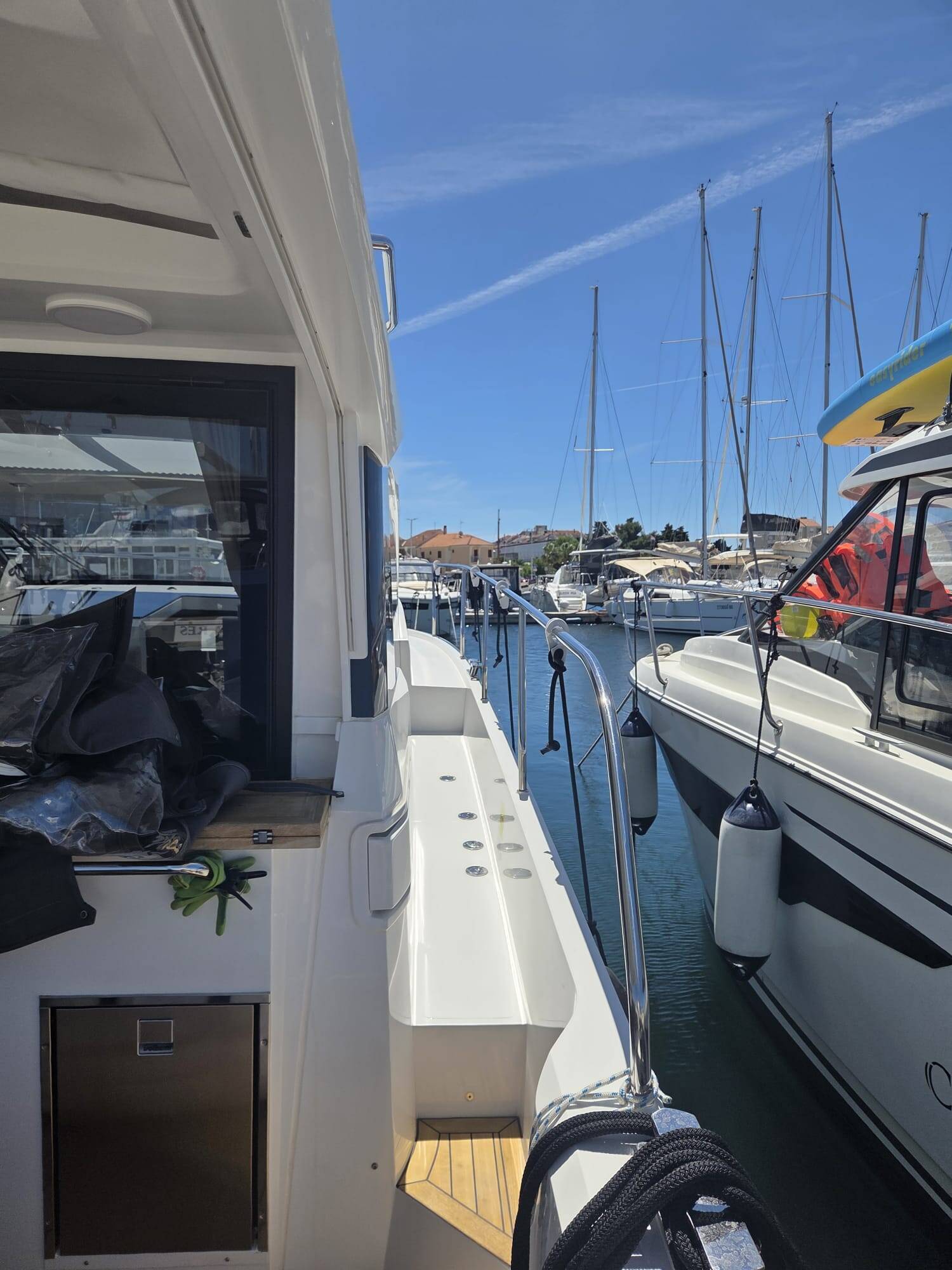 Sealine C335