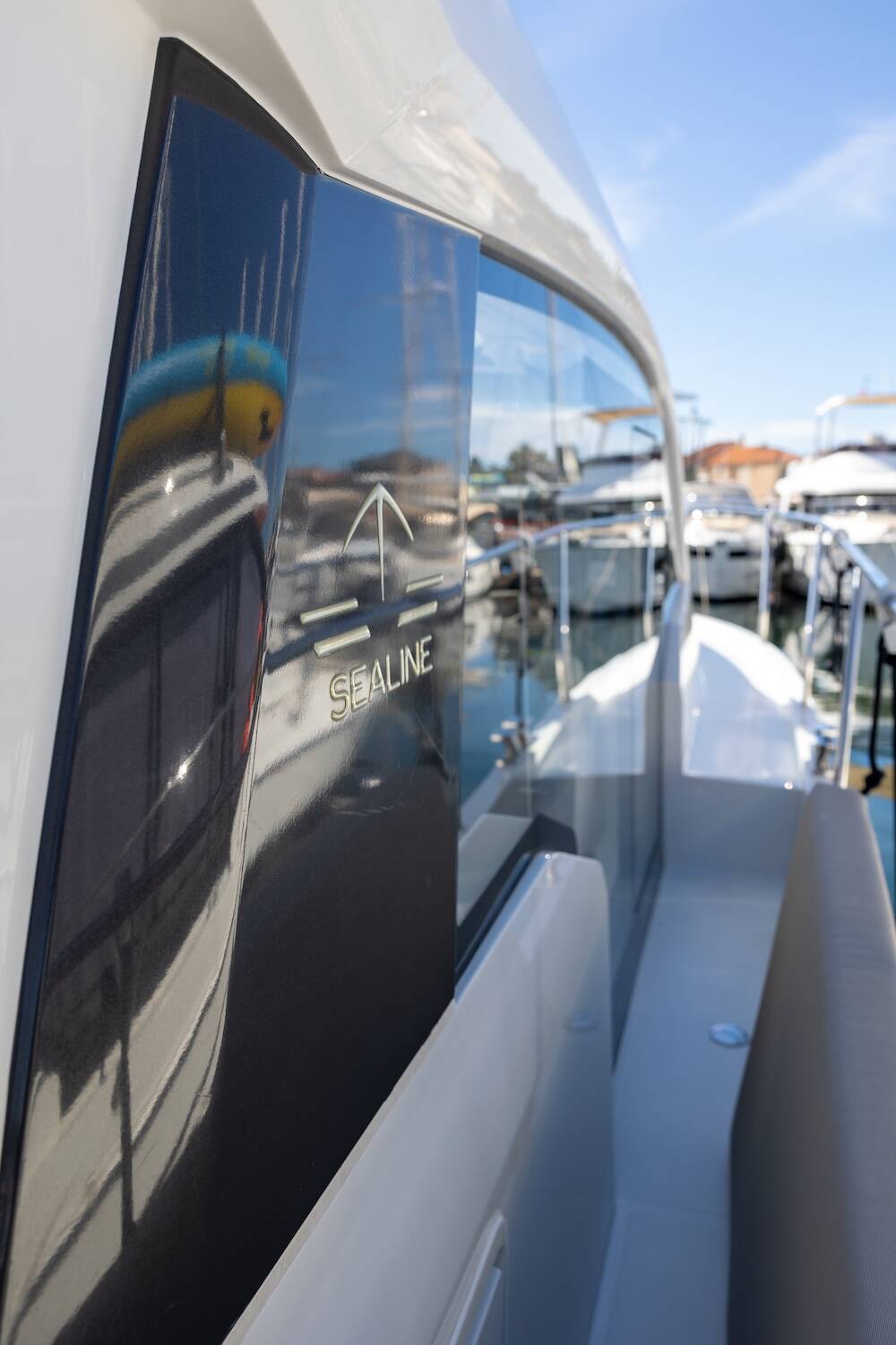 Sealine C335