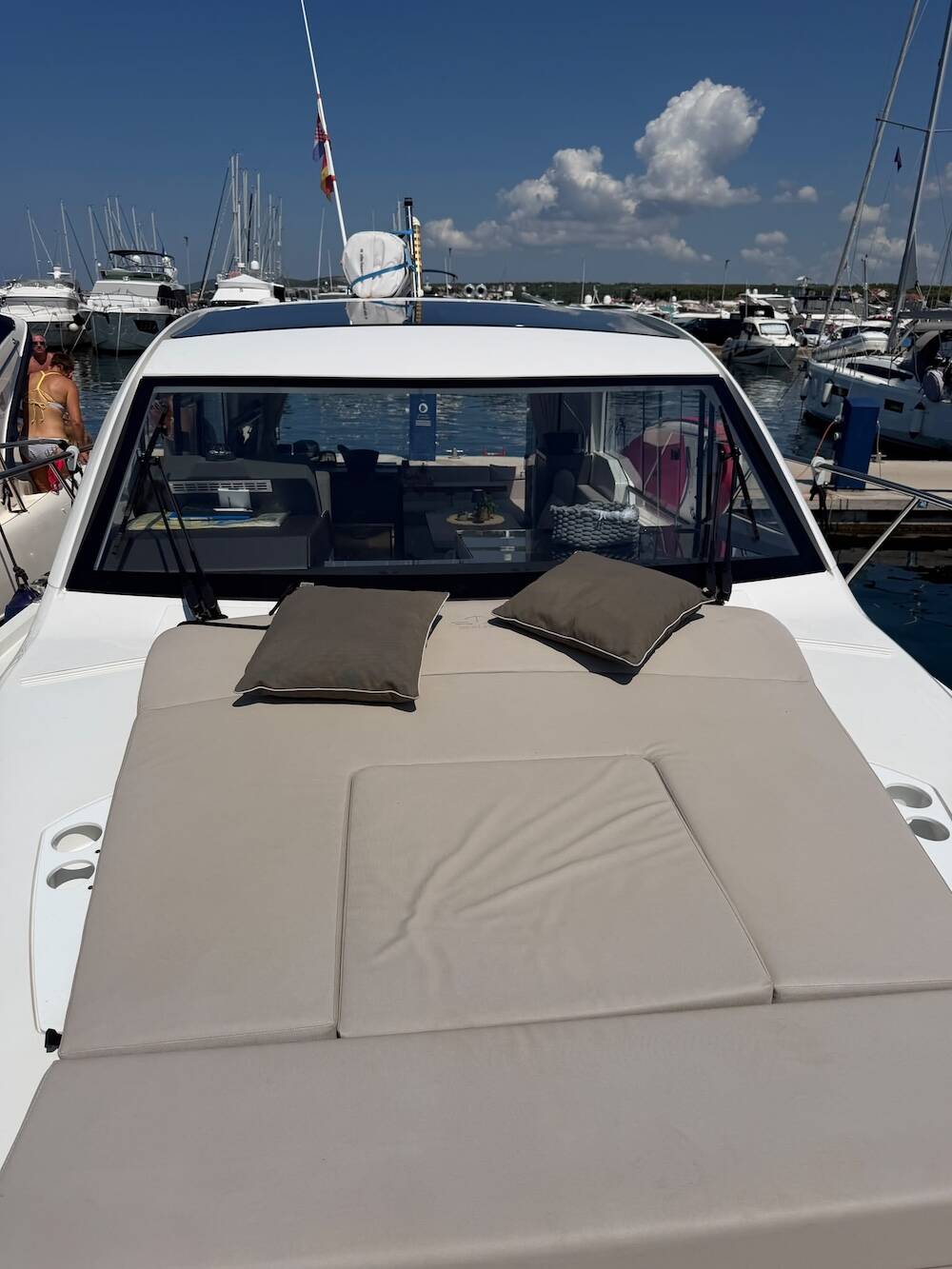 Sealine C335