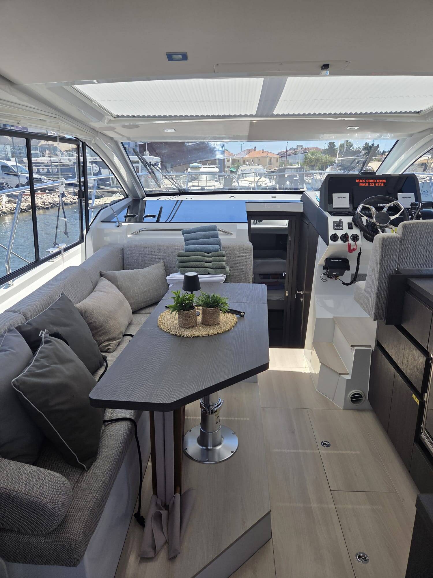 Sealine C335