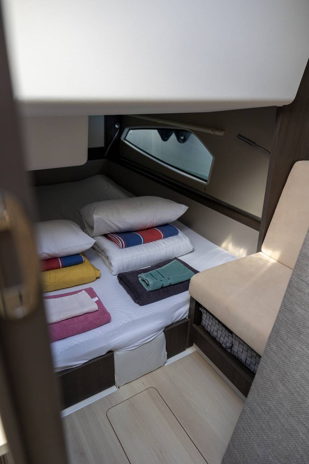 Sealine C335