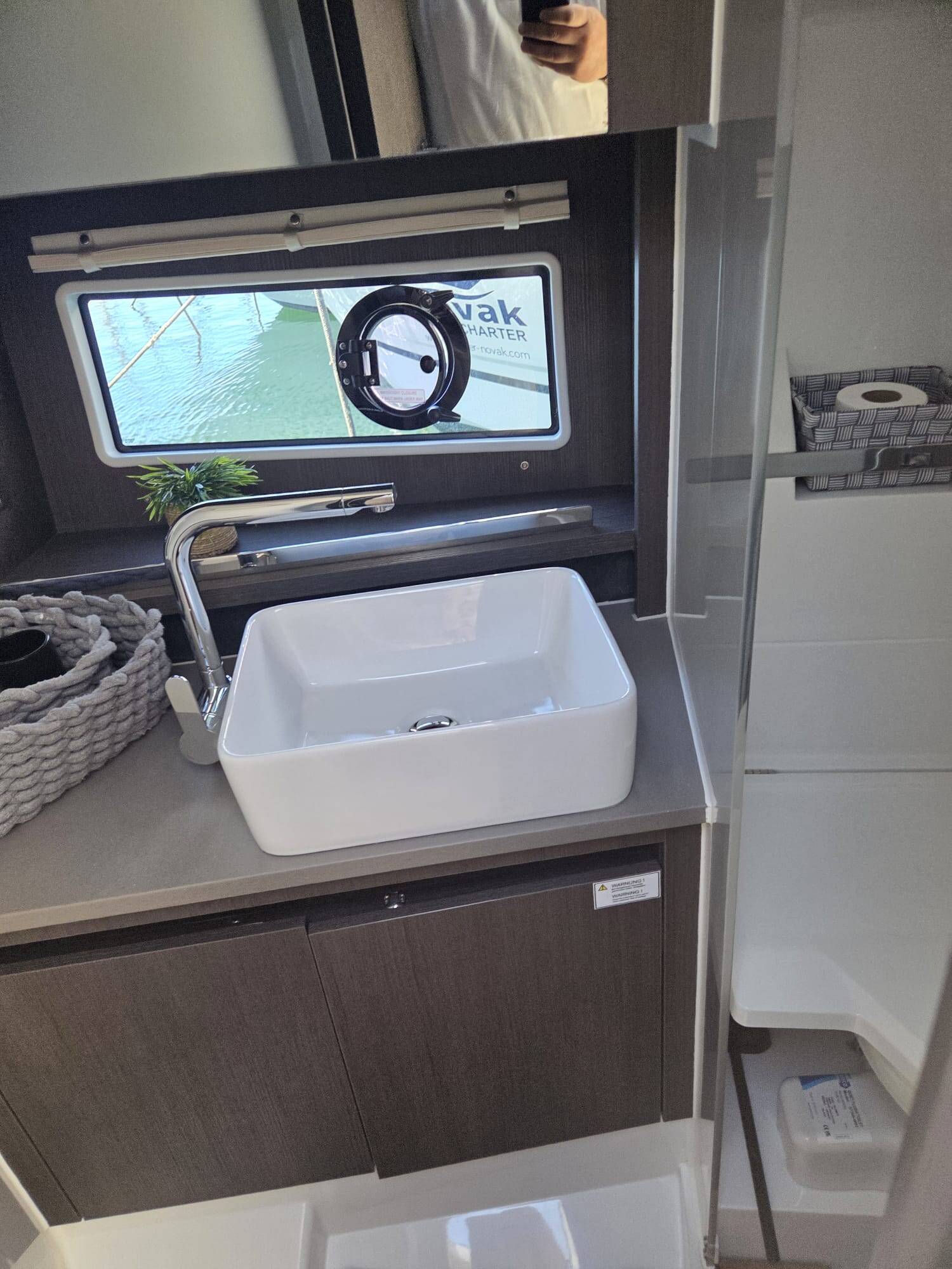 Sealine C335