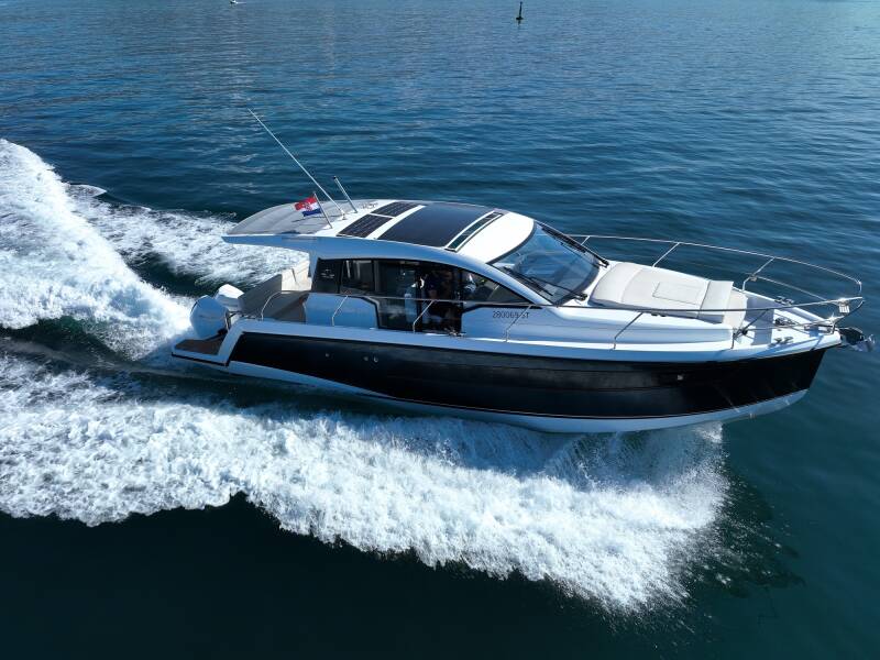 Sealine C335V