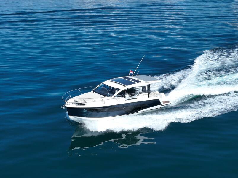 Sealine C335V