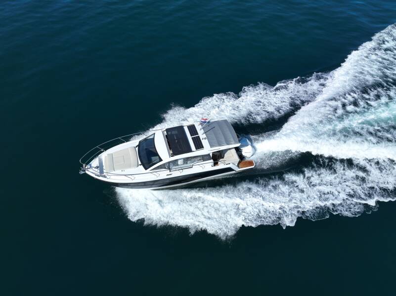 Sealine C335V