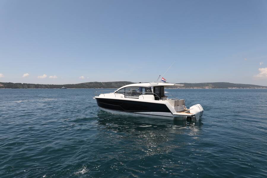 Sealine C335V