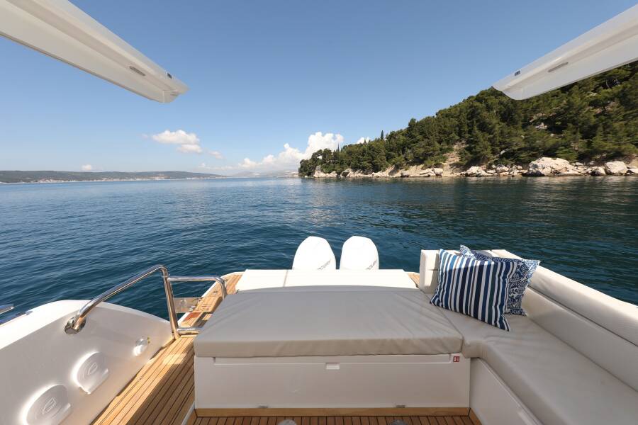 Sealine C335V