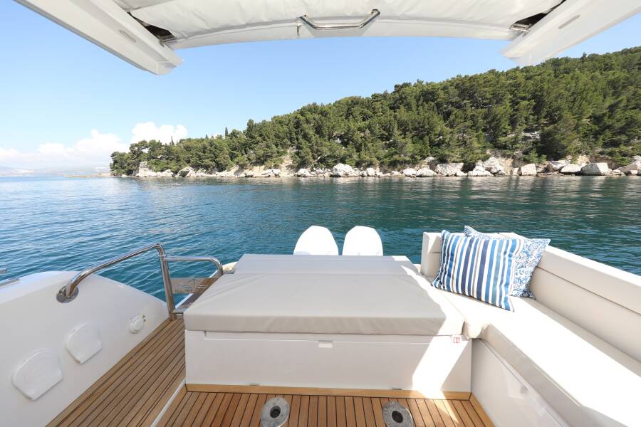 Sealine C335V