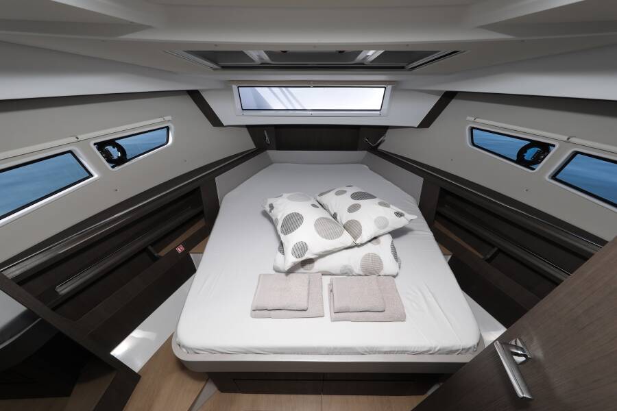 Sealine C335V
