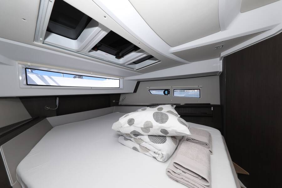 Sealine C335V