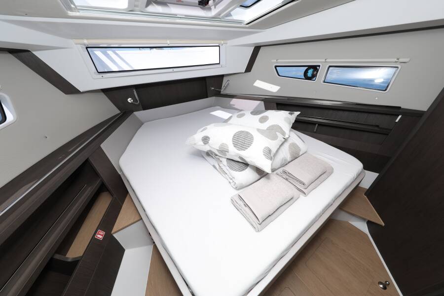 Sealine C335V