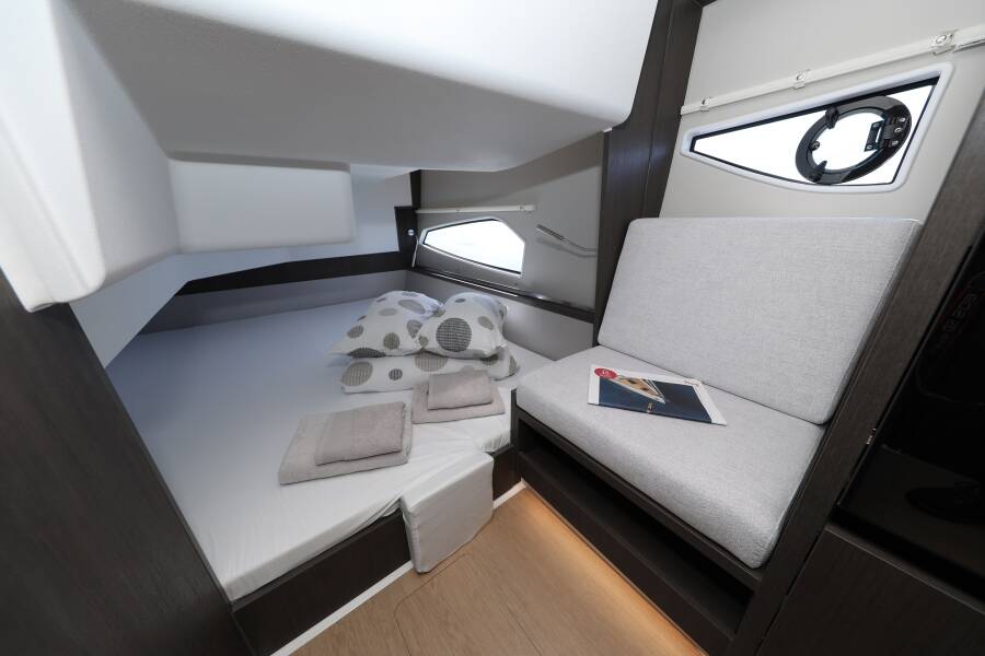 Sealine C335V