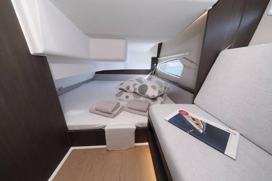 Sealine C335V