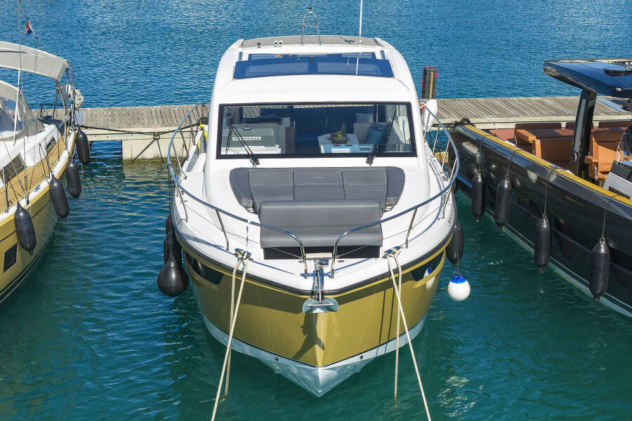 Sealine C390