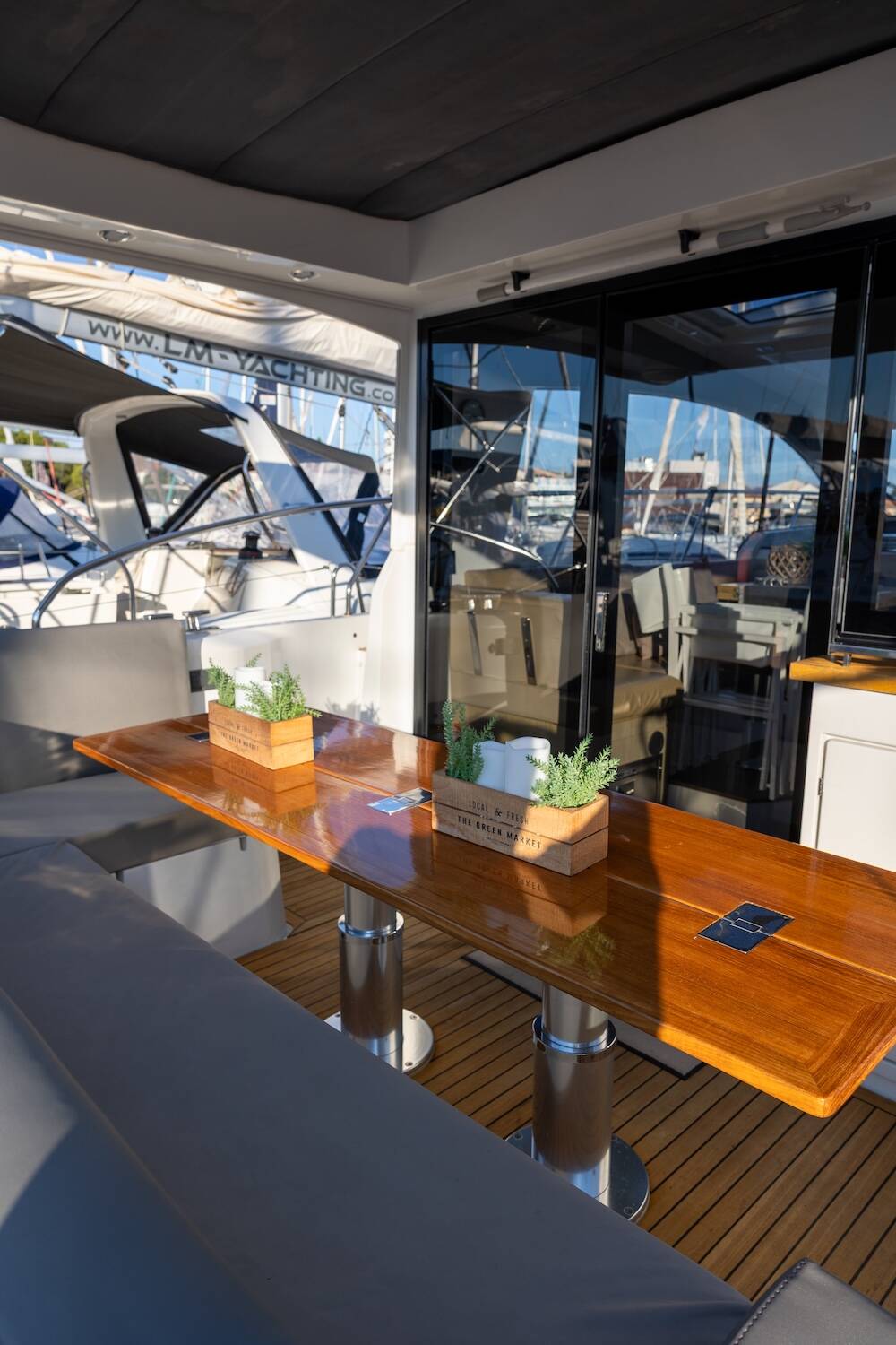 Sealine C390
