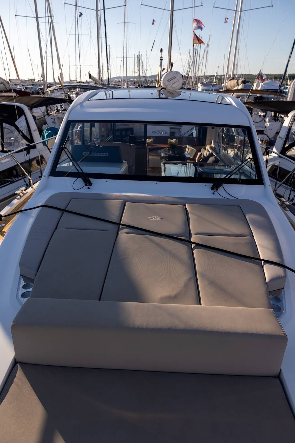 Sealine C390