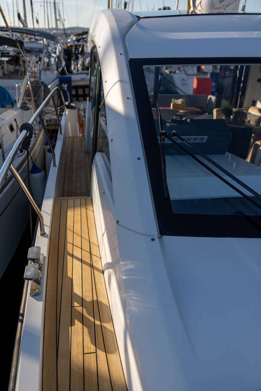 Sealine C390