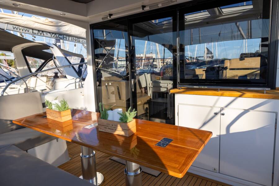 Sealine C390