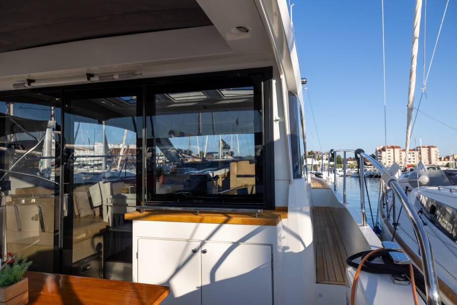 Sealine C390