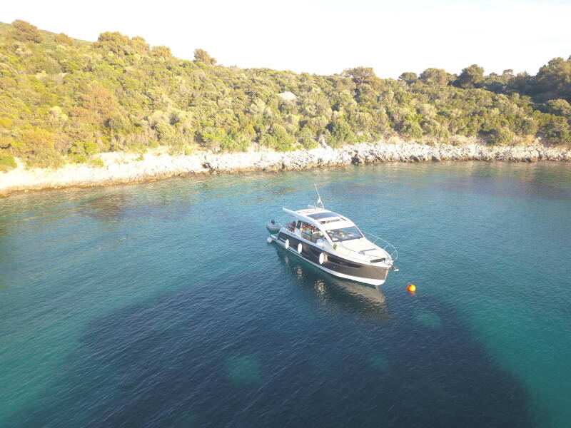 Sealine C390