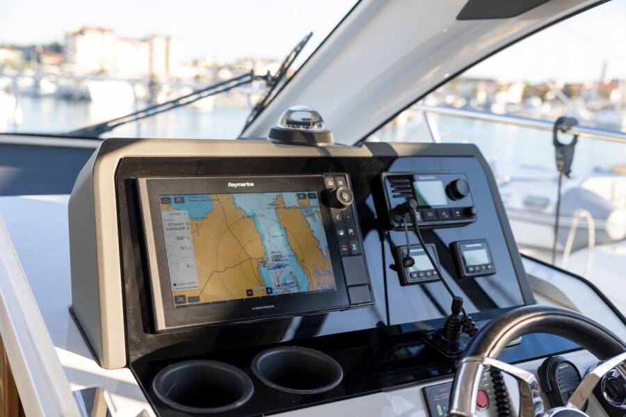 Sealine C390