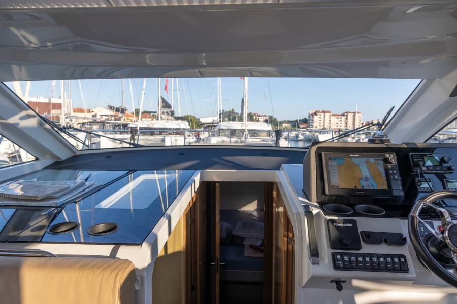 Sealine C390