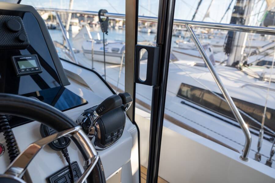 Sealine C390