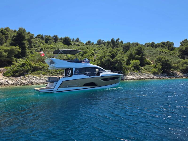 Sealine F430