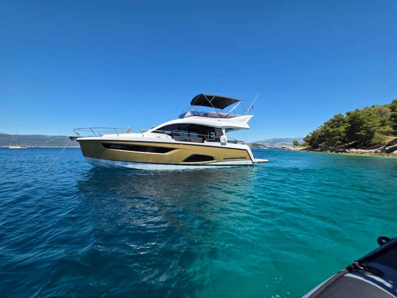 Sealine F430