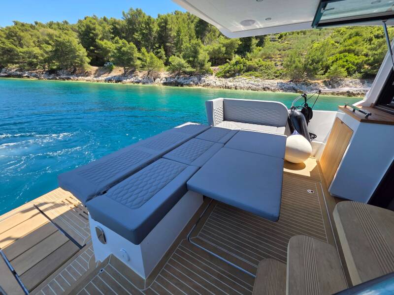 Sealine F430